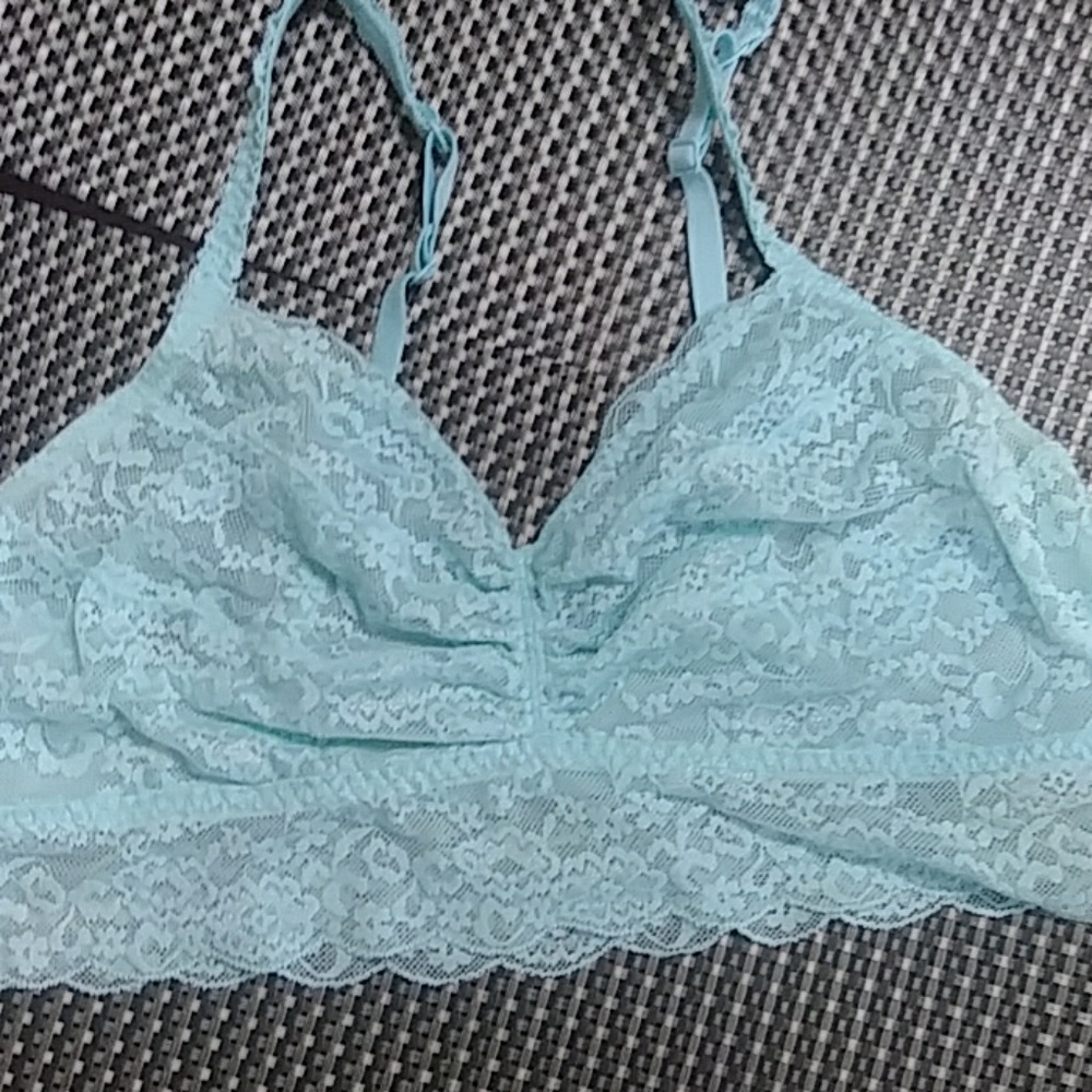 Victoria's Secret bralette in mint color lace